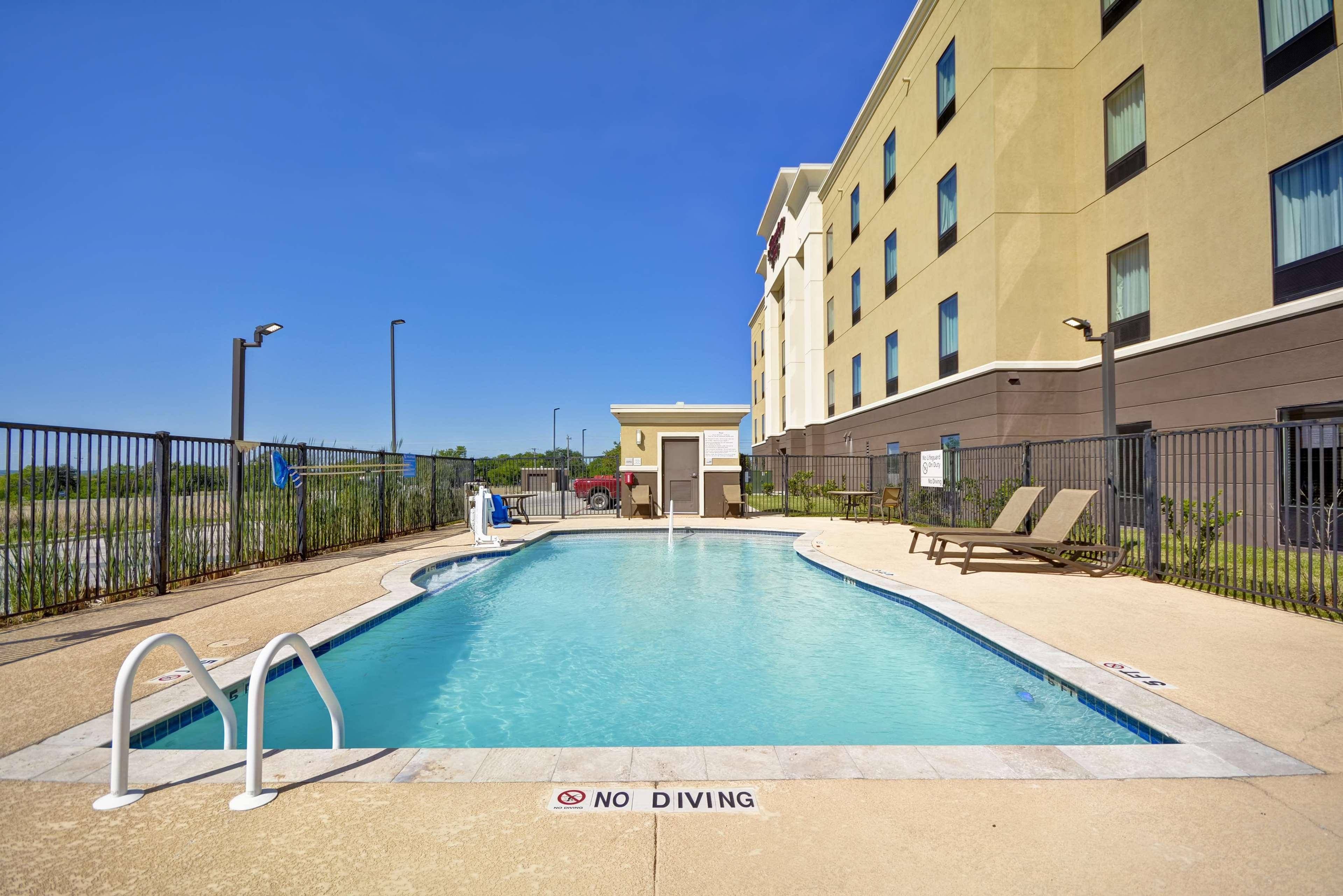 Hampton Inn Kenedy Exteriör bild
