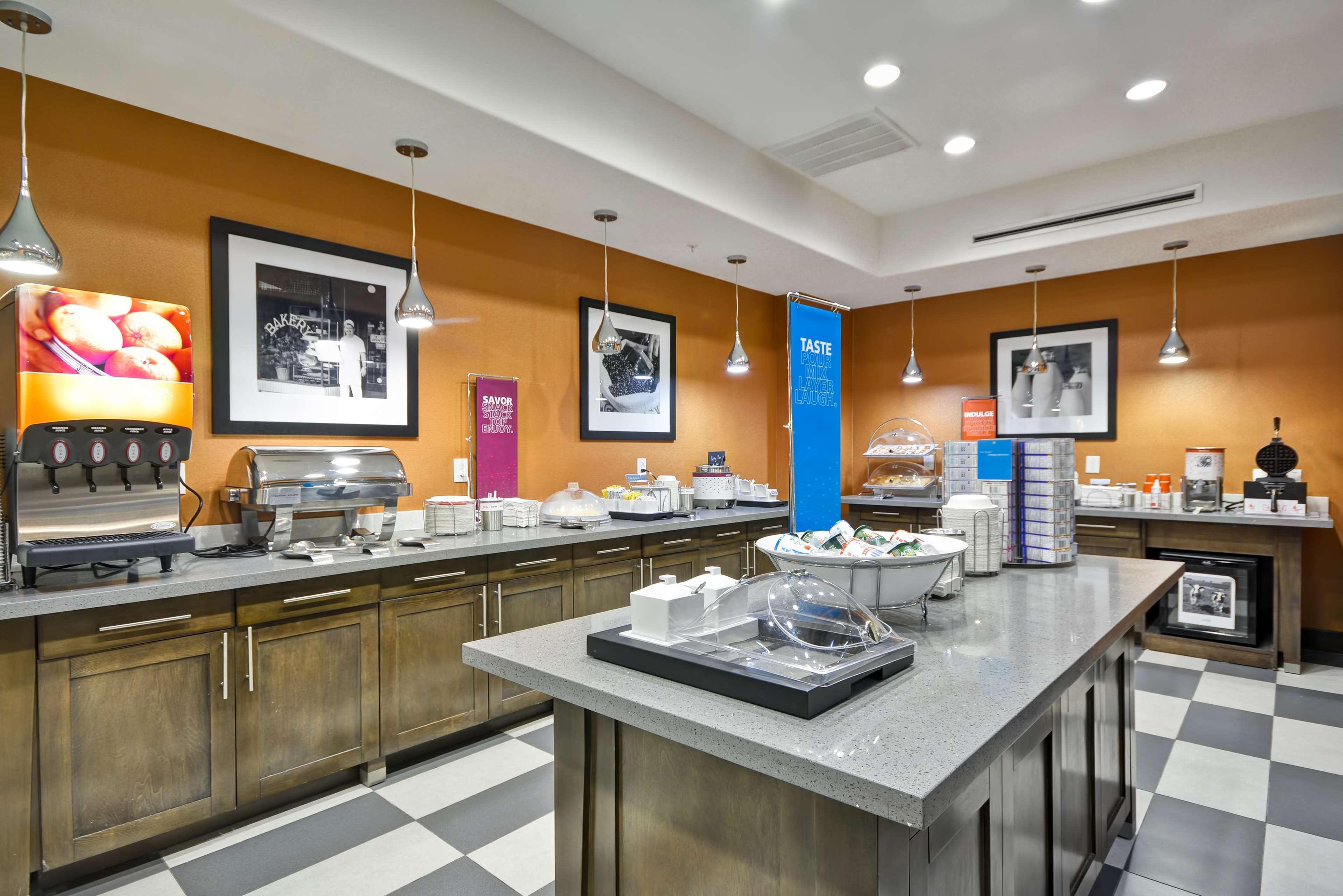 Hampton Inn Kenedy Exteriör bild