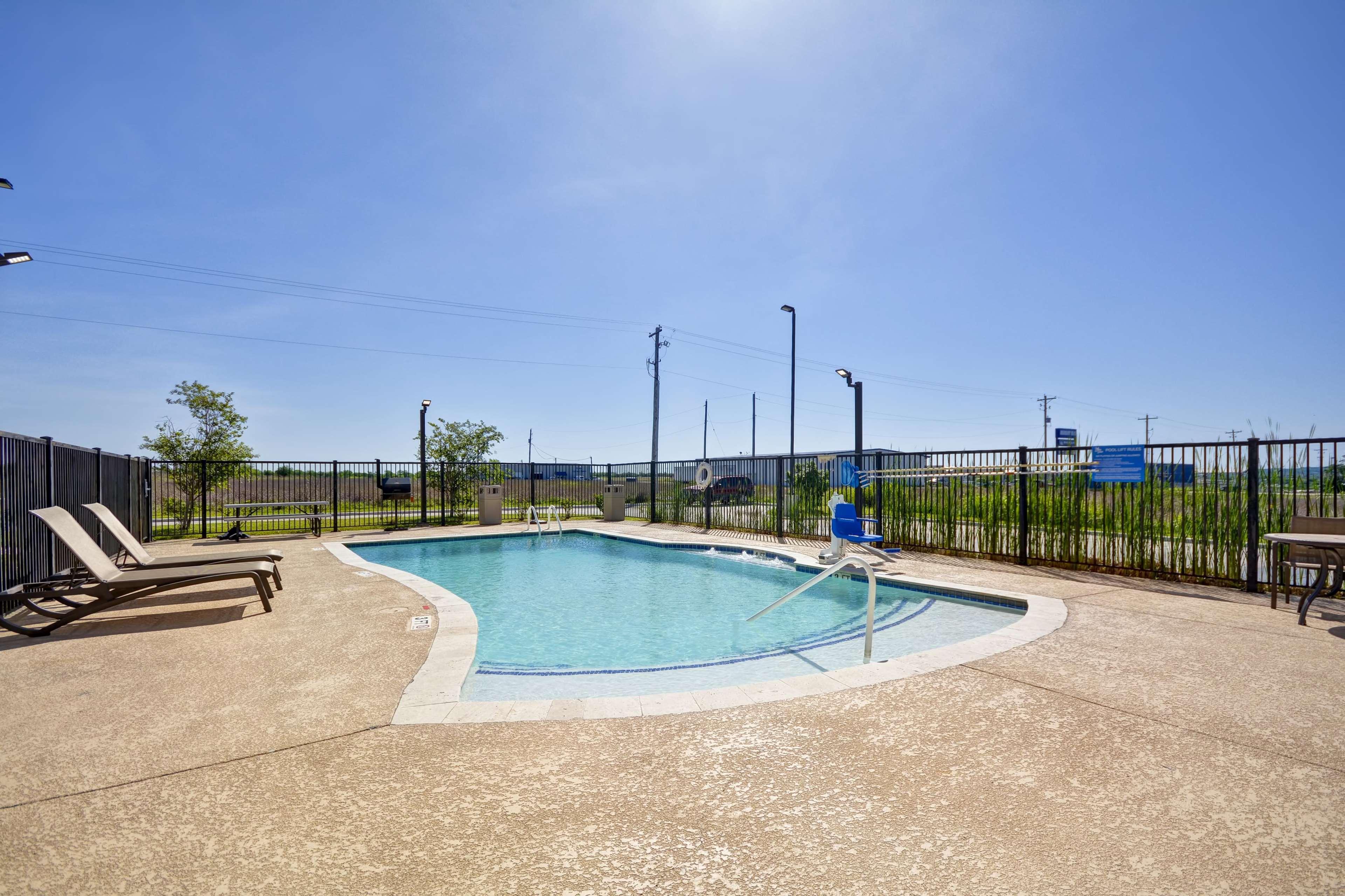 Hampton Inn Kenedy Exteriör bild